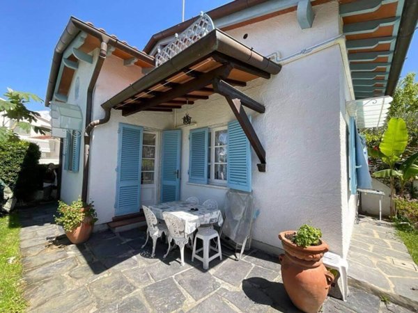 casa indipendente in affitto a Forte dei Marmi in zona Roma Imperiale
