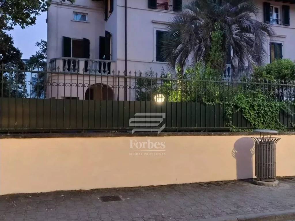 appartamento in affitto a Forte dei Marmi in zona Roma Imperiale