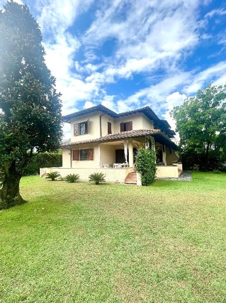 casa indipendente in affitto a Forte dei Marmi in zona Vittoria Apuana