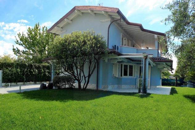 casa indipendente in affitto a Forte dei Marmi in zona Roma Imperiale