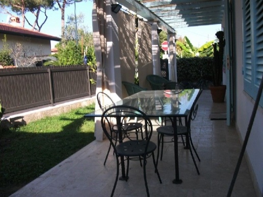 casa indipendente in affitto a Forte dei Marmi in zona Roma Imperiale