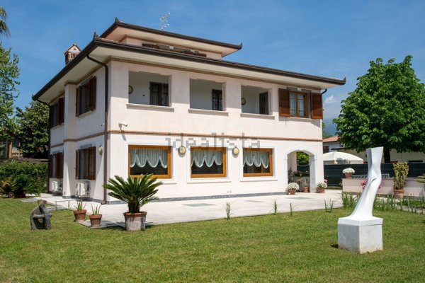 casa indipendente in affitto a Forte dei Marmi in zona Vaiana