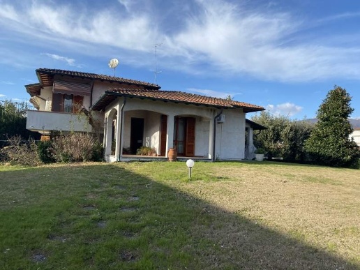 casa indipendente in affitto a Forte dei Marmi in zona Vaiana