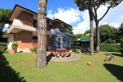 casa indipendente in affitto a Forte dei Marmi in zona Vittoria Apuana