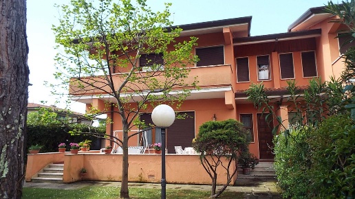 casa indipendente in affitto a Forte dei Marmi in zona Vittoria Apuana