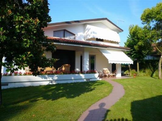 casa indipendente in affitto a Forte dei Marmi in zona Roma Imperiale