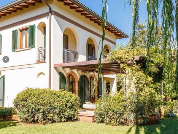 casa indipendente in affitto a Forte dei Marmi in zona Vittoria Apuana
