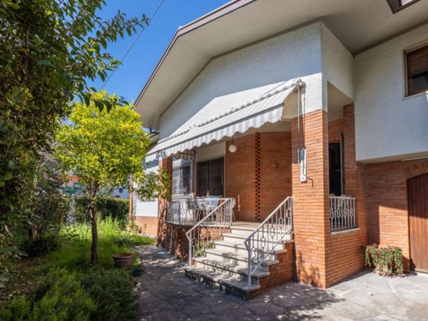 casa indipendente in affitto a Forte dei Marmi in zona Vittoria Apuana