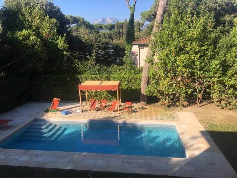 casa indipendente in affitto a Forte dei Marmi in zona Roma Imperiale