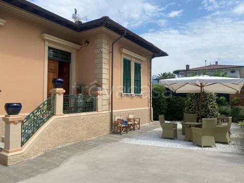 casa indipendente in affitto a Forte dei Marmi