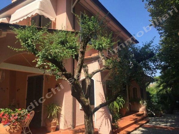 casa indipendente in affitto a Forte dei Marmi in zona Roma Imperiale