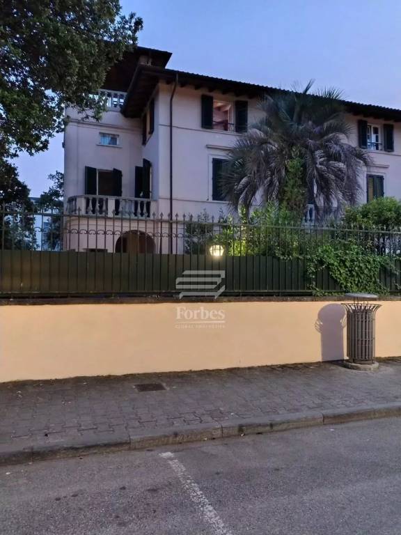 appartamento in affitto a Forte dei Marmi in zona Roma Imperiale