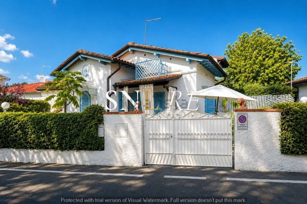 casa indipendente in affitto a Forte dei Marmi in zona Vittoria Apuana
