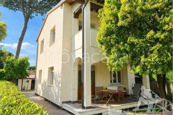 appartamento in affitto a Forte dei Marmi in zona Vittoria Apuana