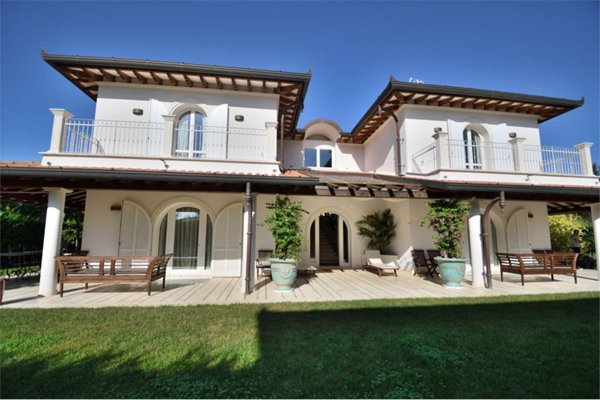 casa indipendente in affitto a Forte dei Marmi in zona Vittoria Apuana