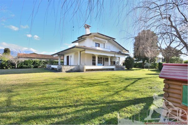 casa indipendente in affitto a Forte dei Marmi in zona Vittoria Apuana