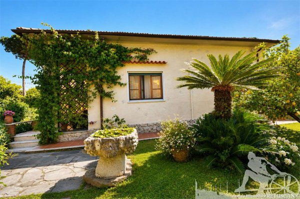 casa indipendente in affitto a Forte dei Marmi in zona Vittoria Apuana