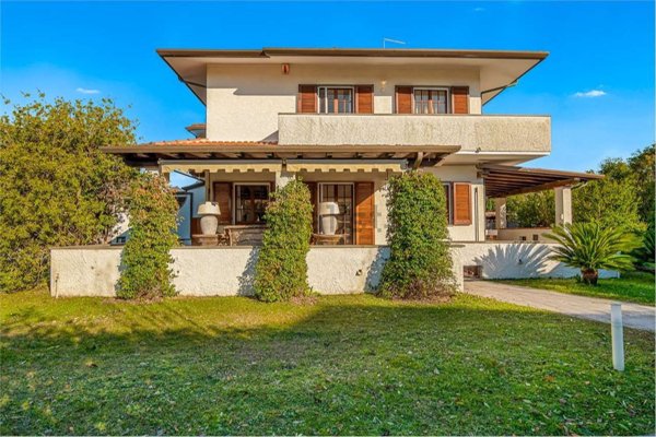 casa indipendente in affitto a Forte dei Marmi in zona Vittoria Apuana