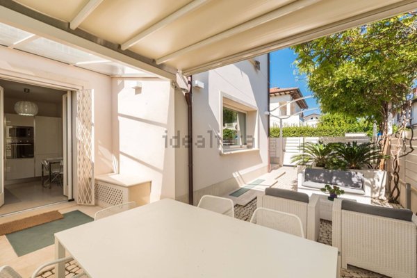 casa indipendente in affitto a Forte dei Marmi in zona Vittoria Apuana