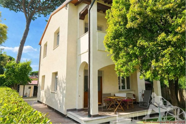 appartamento in affitto a Forte dei Marmi in zona Vittoria Apuana
