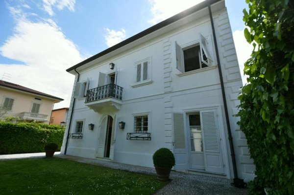 casa indipendente in affitto a Forte dei Marmi in zona Vittoria Apuana