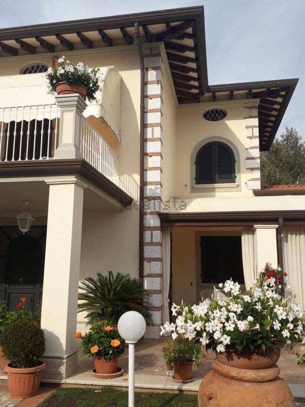 casa indipendente in affitto a Forte dei Marmi in zona Vittoria Apuana