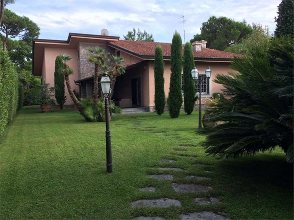 casa indipendente in affitto a Forte dei Marmi in zona Roma Imperiale