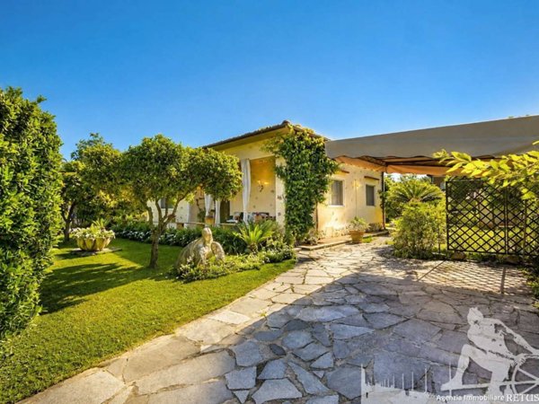 casa indipendente in affitto a Forte dei Marmi in zona Vittoria Apuana