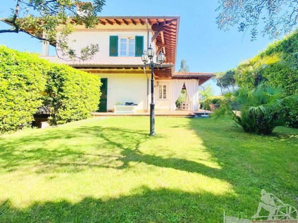 casa indipendente in affitto a Forte dei Marmi in zona Vittoria Apuana