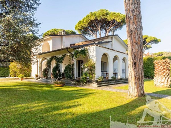 casa indipendente in affitto a Forte dei Marmi in zona Roma Imperiale
