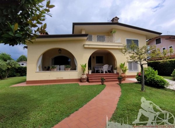 casa indipendente in affitto a Forte dei Marmi in zona Vittoria Apuana