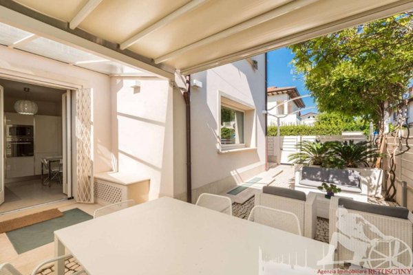 casa indipendente in affitto a Forte dei Marmi in zona Roma Imperiale
