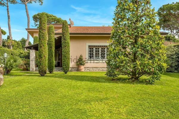 casa indipendente in affitto a Forte dei Marmi in zona Roma Imperiale