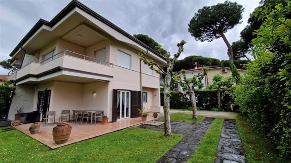 casa indipendente in affitto a Forte dei Marmi in zona Vittoria Apuana