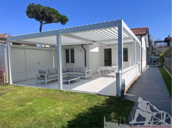 casa indipendente in affitto a Forte dei Marmi in zona Roma Imperiale