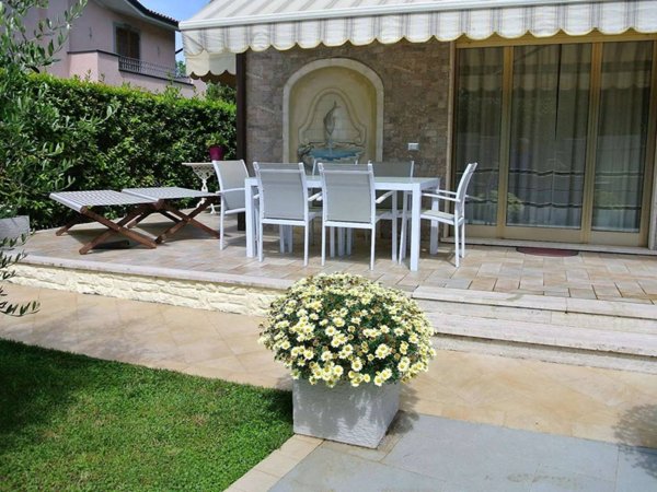 casa indipendente in affitto a Forte dei Marmi in zona Vittoria Apuana