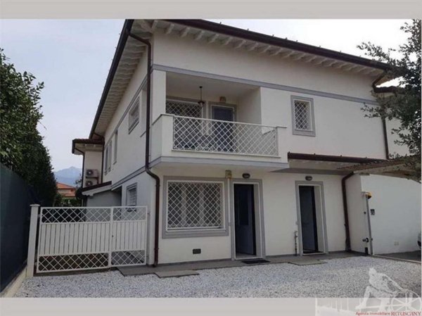 appartamento in affitto a Forte dei Marmi in zona Vittoria Apuana