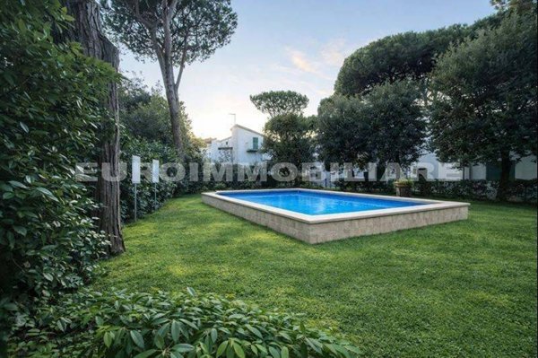 casa indipendente in affitto a Forte dei Marmi in zona Vittoria Apuana