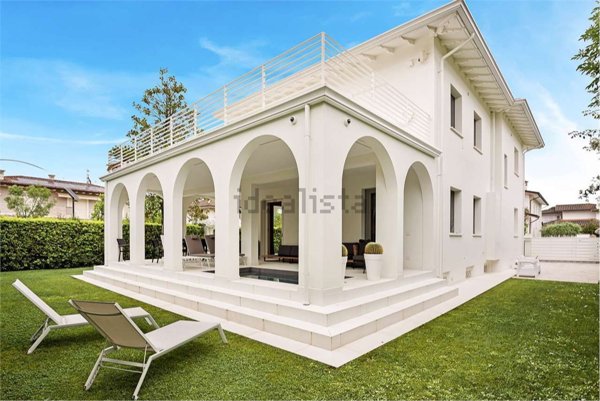 casa indipendente in affitto a Forte dei Marmi in zona Vittoria Apuana