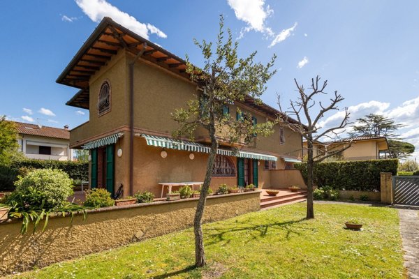 casa indipendente in affitto a Forte dei Marmi in zona Vittoria Apuana