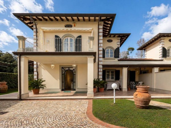 casa indipendente in affitto a Forte dei Marmi in zona Vittoria Apuana