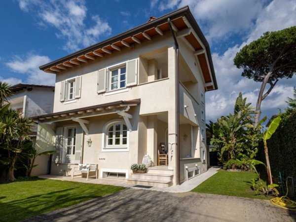 casa indipendente in affitto a Forte dei Marmi in zona Vittoria Apuana