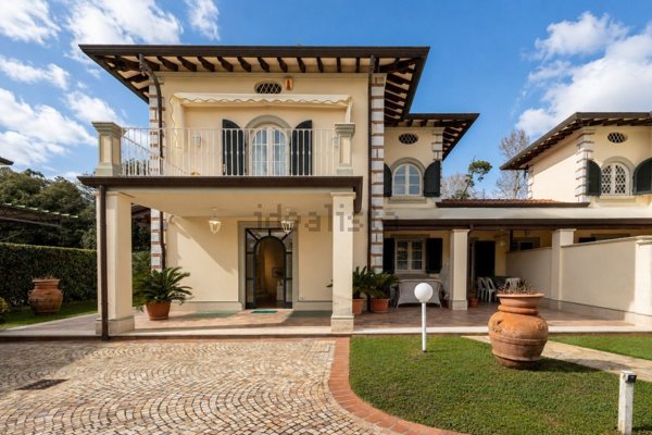 casa indipendente in affitto a Forte dei Marmi in zona Vittoria Apuana
