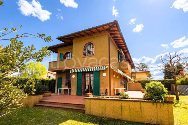 casa indipendente in affitto a Forte dei Marmi in zona Vittoria Apuana