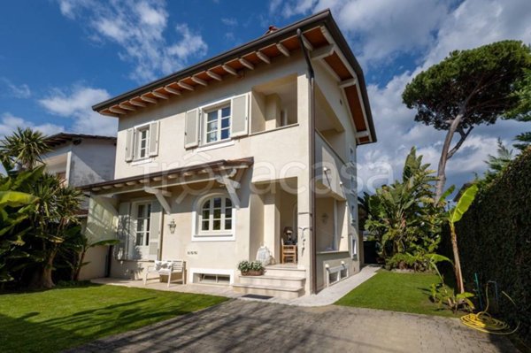 casa indipendente in affitto a Forte dei Marmi in zona Vittoria Apuana