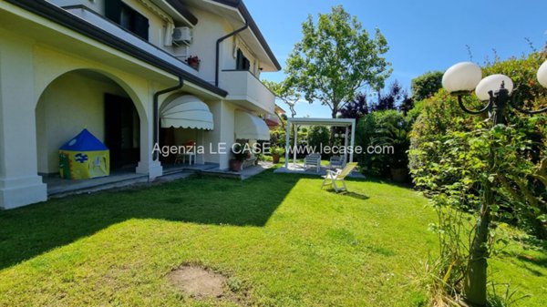 casa indipendente in affitto a Forte dei Marmi