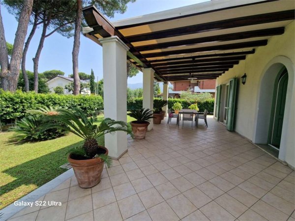 casa indipendente in affitto a Forte dei Marmi in zona Vittoria Apuana