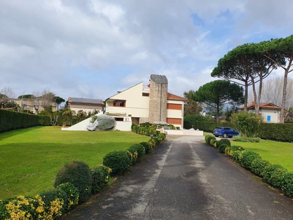 casa indipendente in affitto a Forte dei Marmi in zona Roma Imperiale