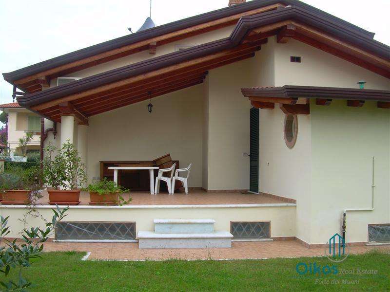 casa indipendente in affitto a Forte dei Marmi in zona Vittoria Apuana