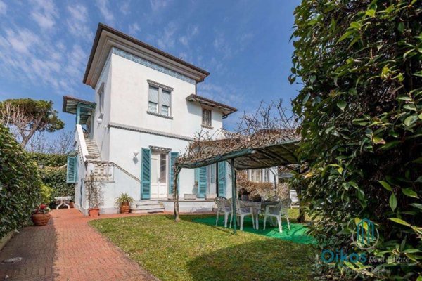 appartamento in affitto a Forte dei Marmi in zona Vittoria Apuana